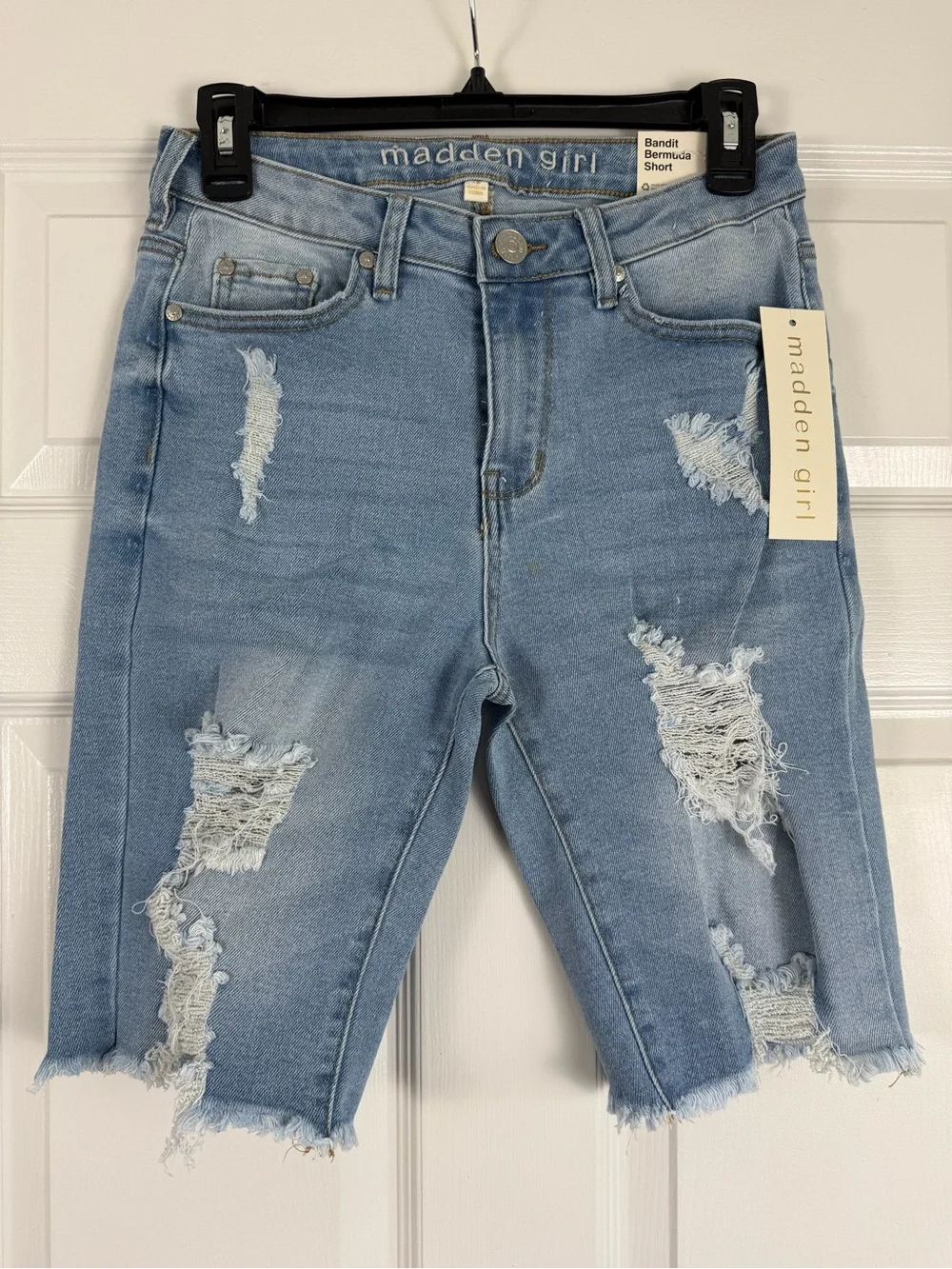 NWT Madden Girl Light Wash Stretchy Distressed Bermuda Shorts 28